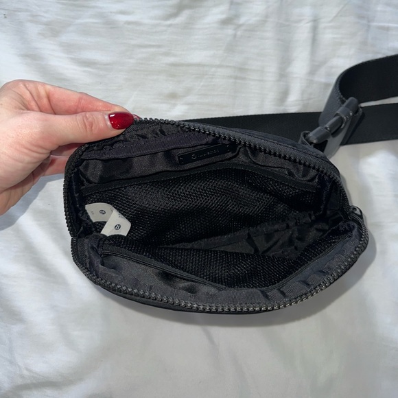 lululemon athletica everywhere belt bag 1L - Picture 5 of 5